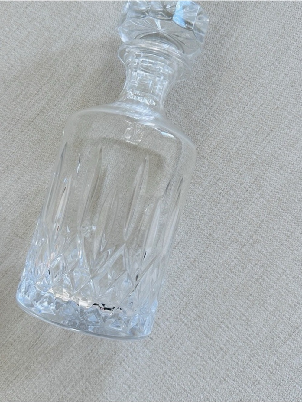 Clear Cut Glass Decanter - Elegant Crystal-Style Carafe